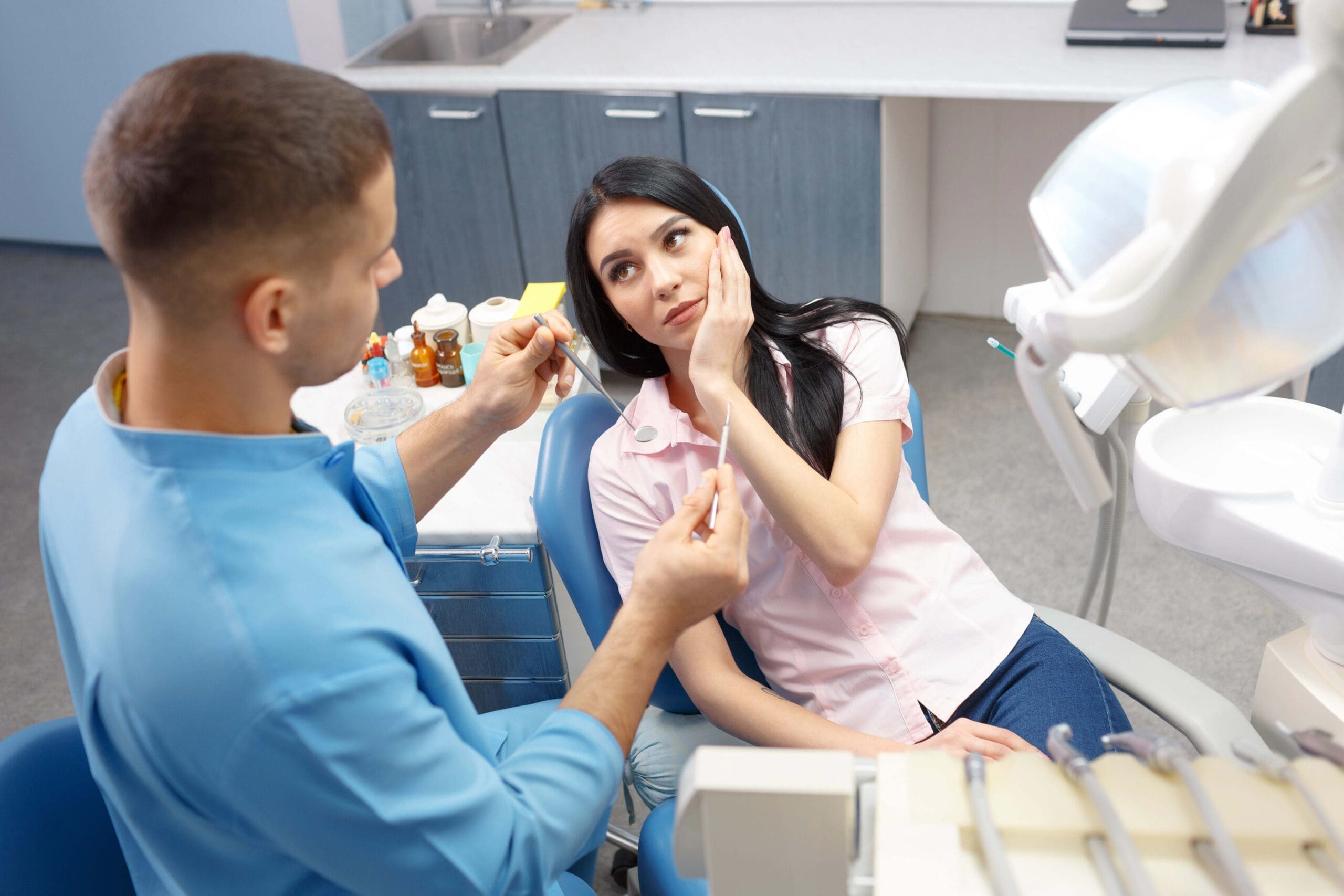 Detailed information on the broken tooth extraction procedure with expert care from Ardas Family Dental in Parker, CO.